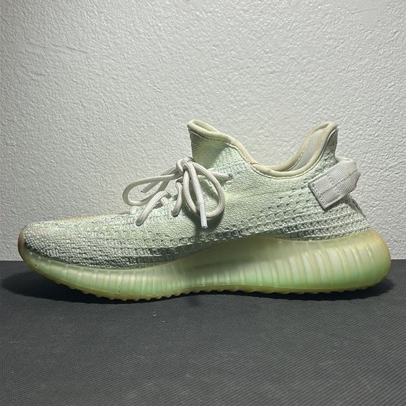 Yeezy Boost 350 V2 Hyperspace - Picture 2 of 6